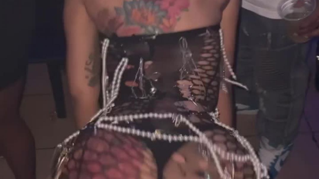 ⁣Cardi B Sexy Ass Booty Twerking Video