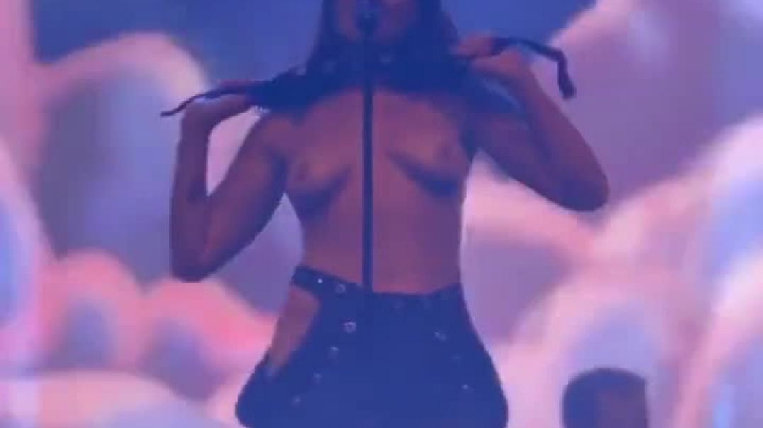 ⁣Tove Lo Nude Big Tits Flashing On Stage Video